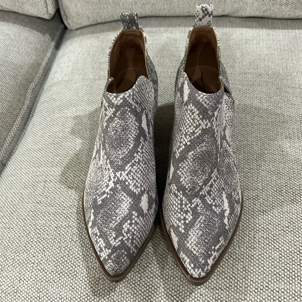 University Thread boots size 7.5